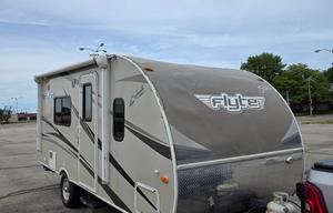 2016 Shasta RVs Flyte 185FQ RV rental photo 4
