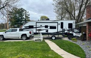 2022 Fuel 305 RV rental photo 5