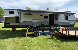 2024 Couchman - Perfect for Your Next Adventure!