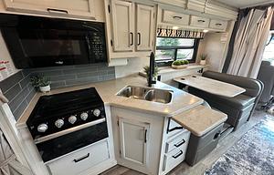 Modern Farmhouse Bunkhouse Motorhome 2022 Alante