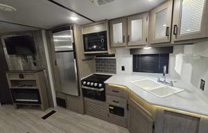 2021 Hideout 338BR RV rental photo 5