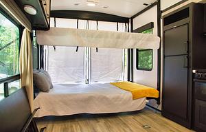 Generator / Sleeps 6  Plus / Deck (GWTX 1640)