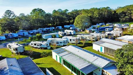 Another aerial/wide shot showing RV sites, clustered parking and buildings — useful alternate overview of site arrangement and scale (from the park website).