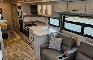 2022 Thor Windsport!  Road Trip Dream Coach!