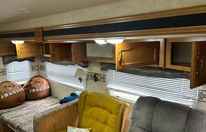 2006 Salem 37BHSS2Q RV rental photo 22