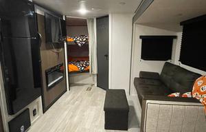 Sweet Pea II - 2026 Bunk House with Camp King Bed