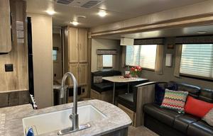 2021 Coachmen Catalina Legacy Edition travel trailer 38 ft