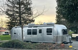 Airstream Flying Cloud 30 Bunk