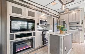 2 Brm w/a loft Coastal Adventure 5th wheel retreat