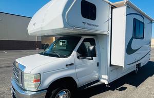 2011 Jamboree Sport 25G RV rental photo 5