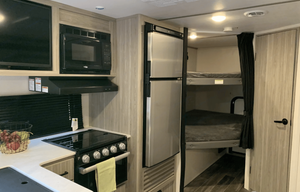 "Mountain Breeze" Keystone  Passport sleeps  6