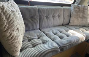 Retro 1989 Winnebago | Modern Upgrades, Sleeps 6