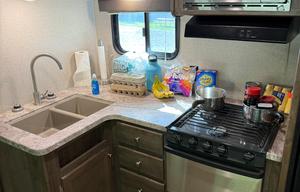 2019 Dutchmen RV Coleman Lantern Series 285BH RV rental photo 5