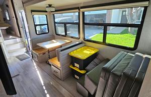Great 5th wheel to tackle any trip.