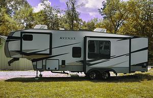 Event-Ready 5th Wheel | Sleeps 8+ | Spacious