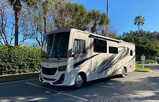 Amazing Couples Getaway w/Washer & Dryer