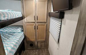 Adventurer - Spacious and Pet-Friendly Getaway