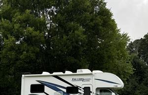"Dorothy" - Easy Drive-24' Thor Elite - Sleeps 4-6
