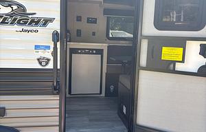 15' Jayco Trailer - Lightweight & Easy to Tow!