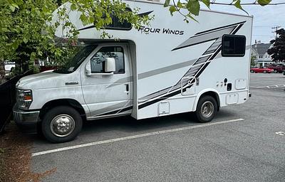 2025 Four Winds 19Z RV rental photo 2