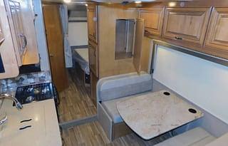 2017 Thor Motor Coach Quantum GR22 RV rental photo 3