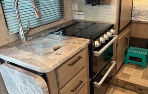 Thor Chateau 22E — Your Home on the Road Awaits!