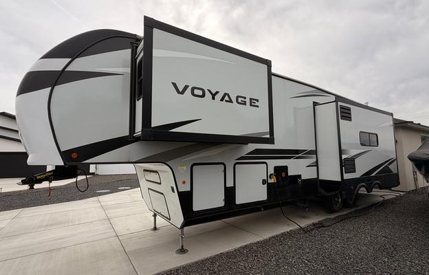 2021 Winnebago Voyager 3134RL RV rental photo 1