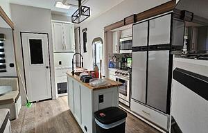 Prime Time Crusader fifth wheel 395BHL 50AMP