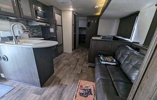 2018 Forest River RV Salem Cruise Lite 273QBXL RV rental photo 3