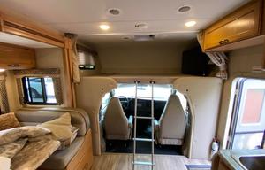 Very Clean! 2017 THOR Four Winds 24 ft. Good Size.