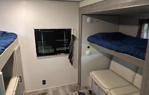 2024 Couchman - Perfect for Your Next Adventure!