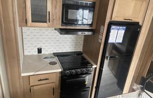 2023 Forest River RV Cherokee Arctic Wolf Suite 3910 RV rental photo 7