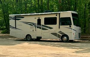 Winnebago-Superior Ride-Deluxe Living-Family Fun