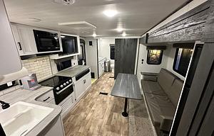 Modern and Spacious Hideout