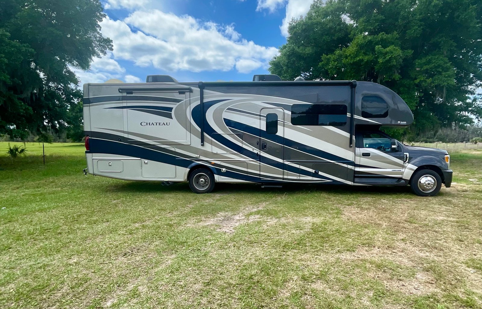 Luxury on wheels master on sweet bath and a half