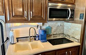 Luxury 2018 Thor Miramar RV Adventure