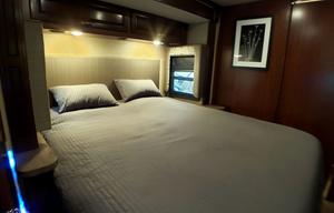 2017 Fleetwood RV Bounder 35K