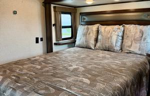 Deluxe 5th Wheel Luxury. Comfort.  Freedom.