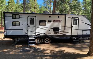 Family RV with bunk beds, queen bed, and more!