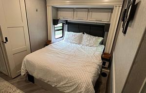 Relaxing Luxury RV Rental w/bunkhouse