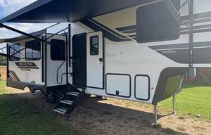 Lakeside Leisure 2026 5th Grand Design Fifth Wheel