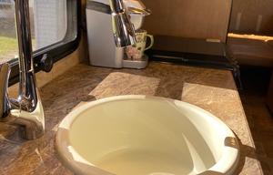2016 Thor Motor Coach Axis 25.1