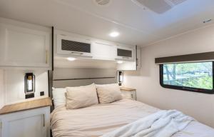 NEW & Fully Stocked! 3 Bed Bunkhouse, Sleeps 7