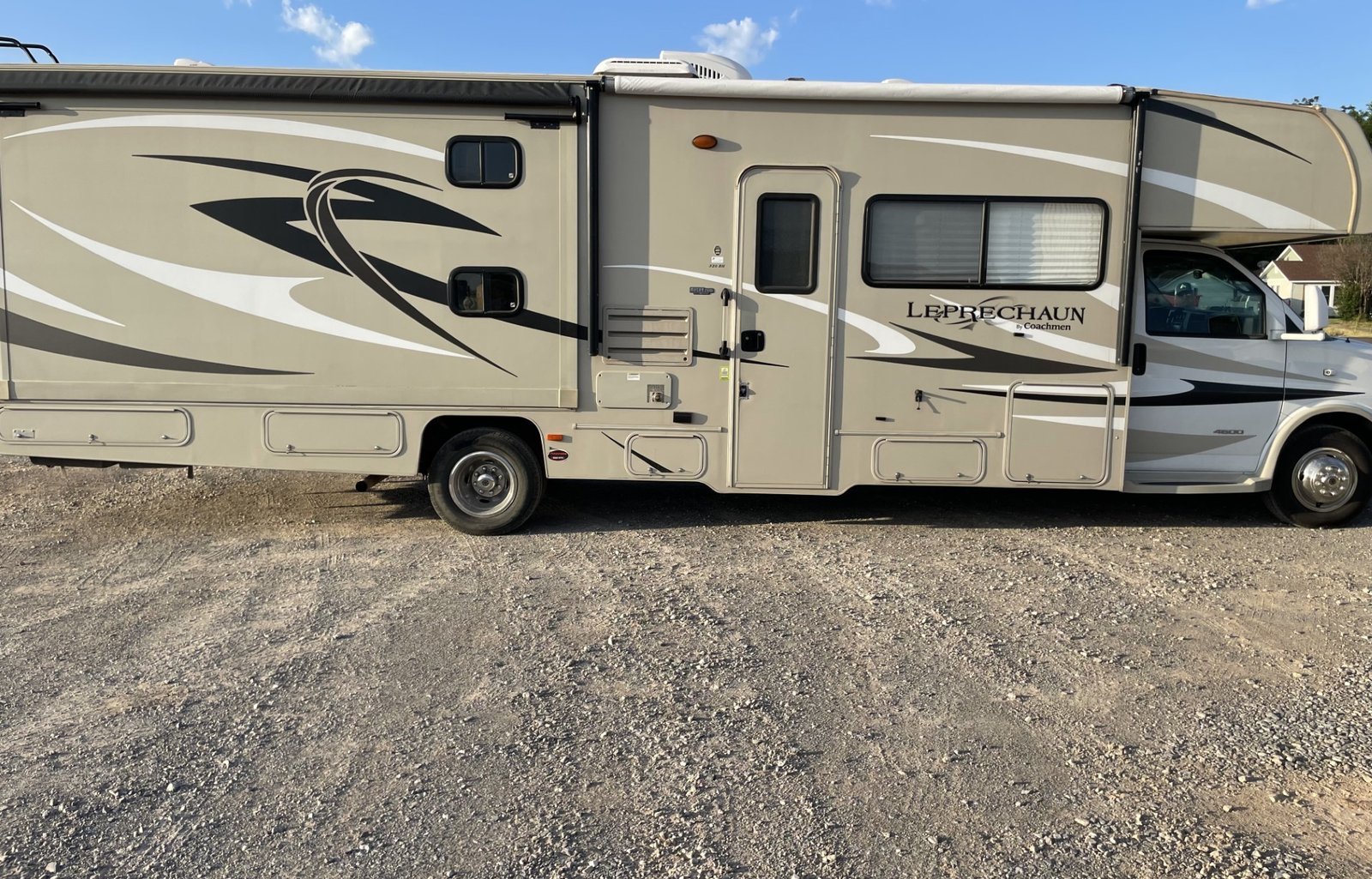 2014 Coachmen RV Leprechaun 320BH Chevy 4500