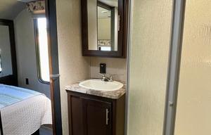 2016 Cherokee 304BH RV rental photo 3