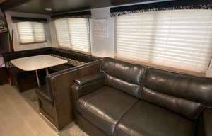 2019 Starcraft Launch Outfitter 27BHU
