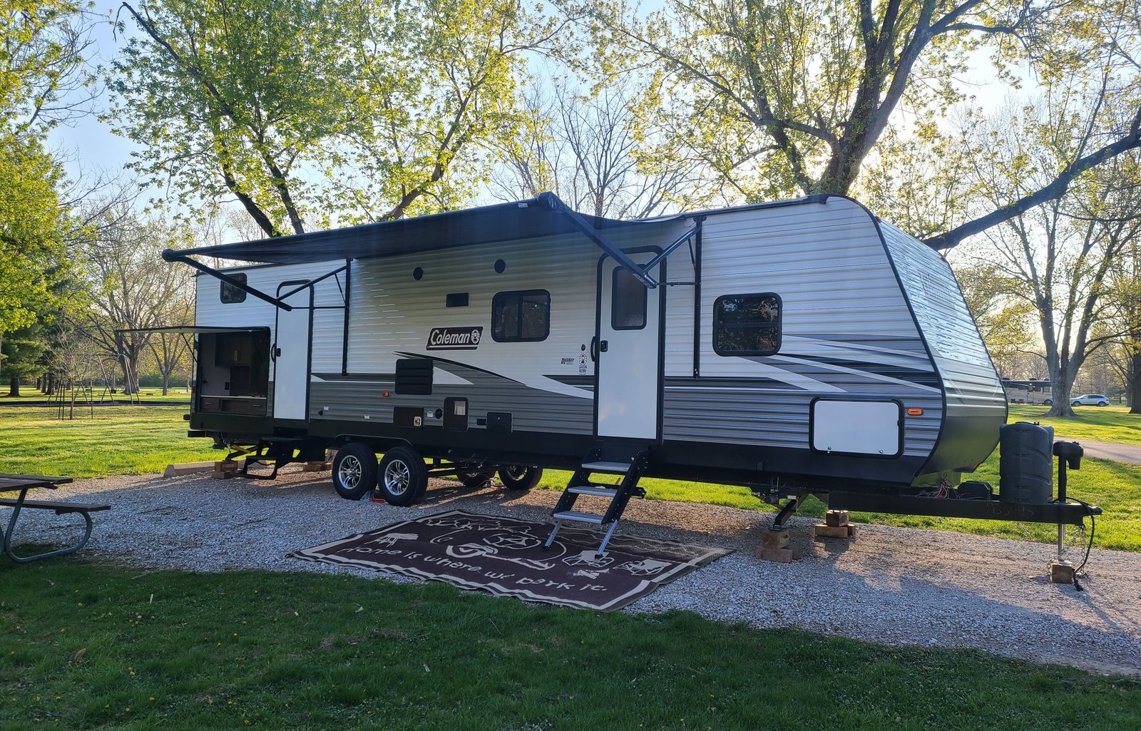 2021 Dutchmen Rv Coleman Lantern Series 334BH