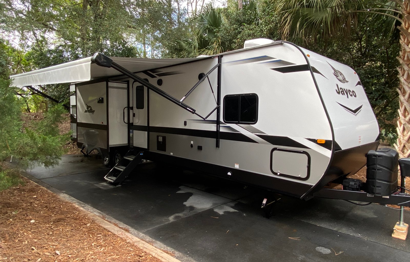 Impressive Family favorite RV! 3 slides 3 TV’s