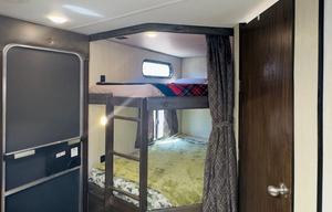 New RV. Sleeps 9! Unlimited Miles! Generator.