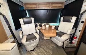 A-6 Newmar  33' , King Bed, Easy-Drive — Sleeps 5